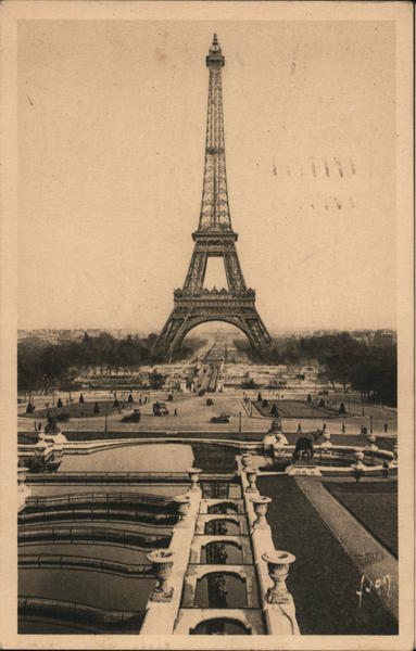 La Tour Eiffel Paris, France Postcard