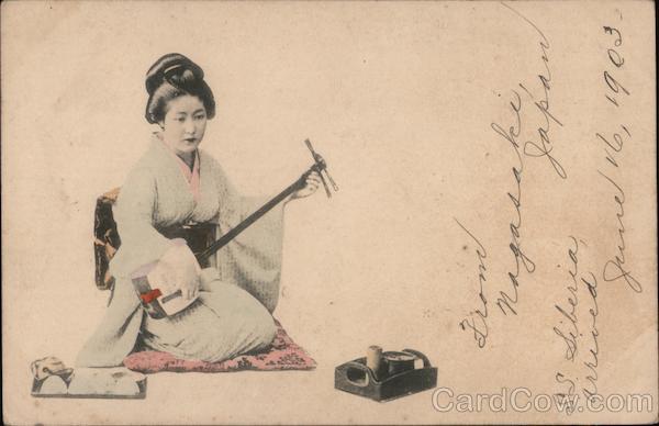 A Japanese lady playing a Shamisen