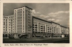 Stalin-Allee Block B-Nord (Am Strausberger Platz) Postcard
