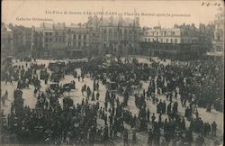 Les Fêtes de Jeanne d'Arc à Orléans - Place du Martroi après la procession Postcard