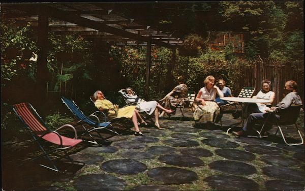 Hartsook Inn - Back Patio Piercy California