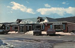 Howard Johnson Plaza, The North Country Shop Postcard