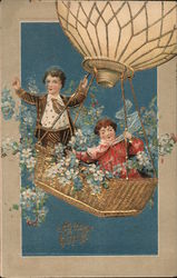 Birthday Greeetings: Couple in a hot air balloon with flowers Postcard