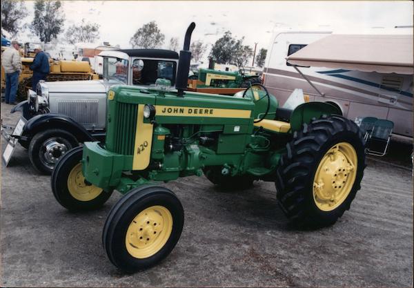 John Deere 420, Photo by Bob Foley Tulare California