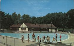 Swimming Pool and Bathhouse in Read Park Postcard