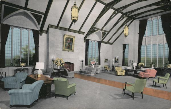 The Spacious Lounge Wisconsin Memorial Park Milwaukee