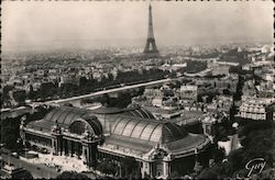 En avion sur Paris Postcard
