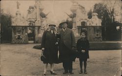 Family at Entrance to Hagenbeck Zoo Postcard