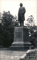 Statue of Mark Twain in Riverview Park Postcard