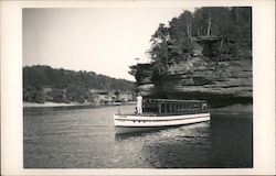 Excursion Boat "Josephine" at Hawk's Bill, Lower Dells Postcard