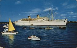 Boat Day in Honolulu Postcard