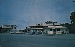 The Topper Motel U.S. Highways 36 and 73 at East Edge Hiawatha, KS Postcard Postcard Postcard