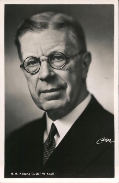 A black and white potrait of H.M. Konung Gustaf VI Adolf.