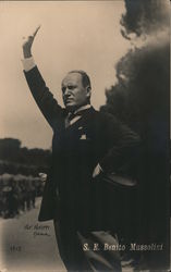 Benito Mussolini - Roman Salute Postcard