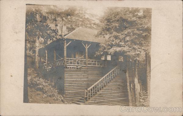Redwood Rest cabin in Forest Camp Meeker California
