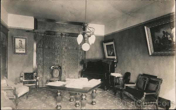 Sitting room, Parlor, Piano Buildings