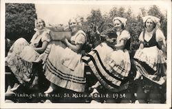 Women with food baskets - Vintage Destical, 1934 Postcard