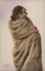 French Girl in a Fur Wrap and Roses - Tinted, Leo Postcard
