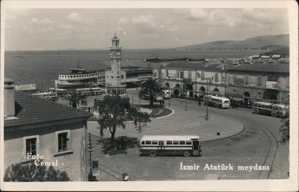 Ismir Ataurk Meydani Buses