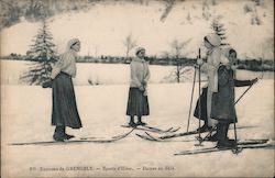 Environs de Grenoble, Sports d'Hiver, Dames en Skis Postcard
