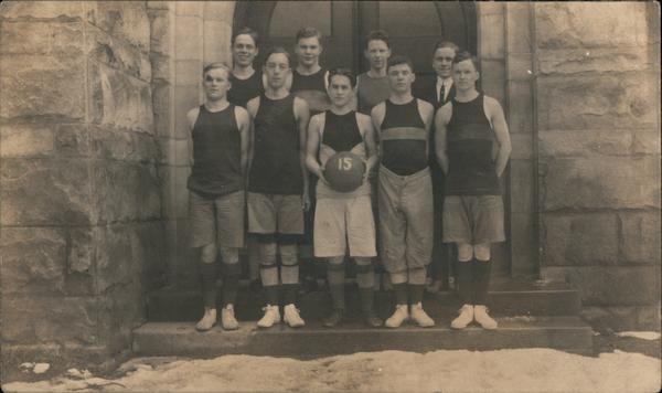 Men's Basketball Team, 1915