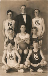 Niagara Basketball Team Postcard