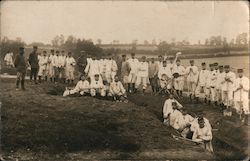 Group of Soldiers - Diging a trench Postcard