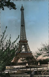 La Tour Eiffel (1887-1889) et le Pont d'lena Postcard
