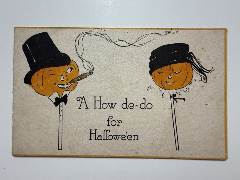 CHARMING ROMANTIC HALLOWEEN Postcard-IT ALSO OPENS.