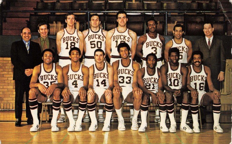 Kareem Abdul-Jabbar Rookie Year! RARE 1969 Milwaukee Bucks Colored Team Postcard