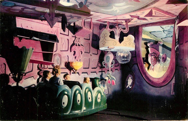 Disneyland Postcard D2 Upside Down Room Alice's Adventures In Wonderland 1955/56