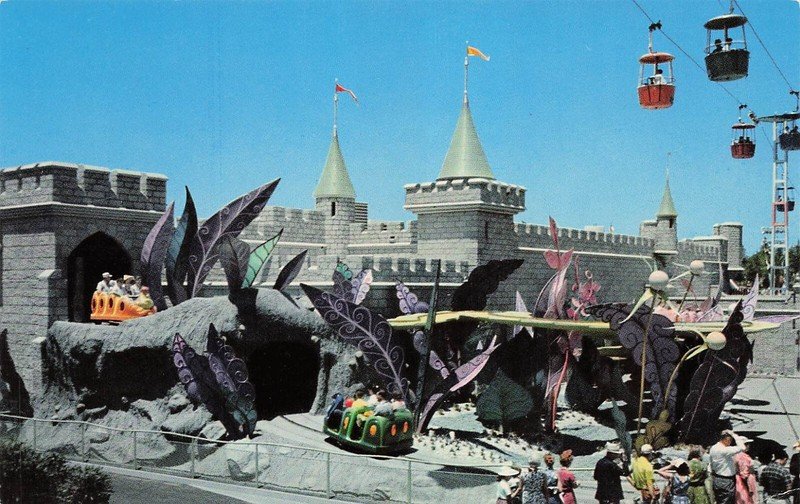 Disneyland Alice in Wonderland Fantasyland Sky Ride Disney Vtg Postcard H22