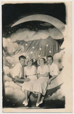 DOUBLE DATE PAPER MOON COUPLES Studio ARCADE RPPC 1920s Photo POSTCARD Men Women