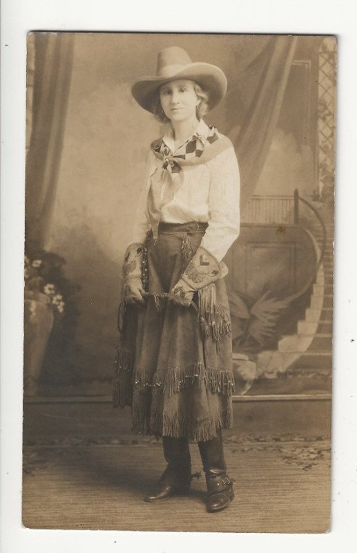 GREAT OLD GRANTS PASS OREGON RPPC OF COWGIRL ANNIE IN FULL WILD WEST SHOW DRESS