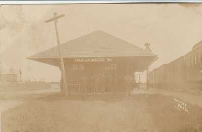 RPPC~ISLE LA MOTTE,VT~RAILROAD STATION~REAL PHOTO POSTCARD~LAKE CHAMPLAIN~1913