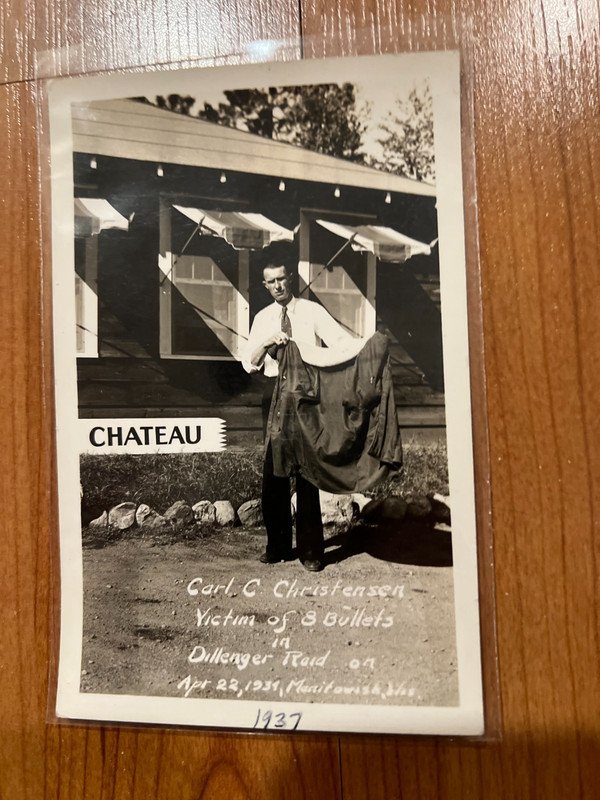 Vintage postcard shooting victim Dillinger & FBI shootout, Little Bohemia Inn