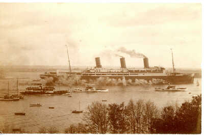 Hamburg Amerika Line's VATERLAND of 1914  (Card # 3)