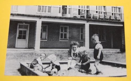 Postcard Dessau in Anhalt/company crèche of VEB machines and iron foundry 1975